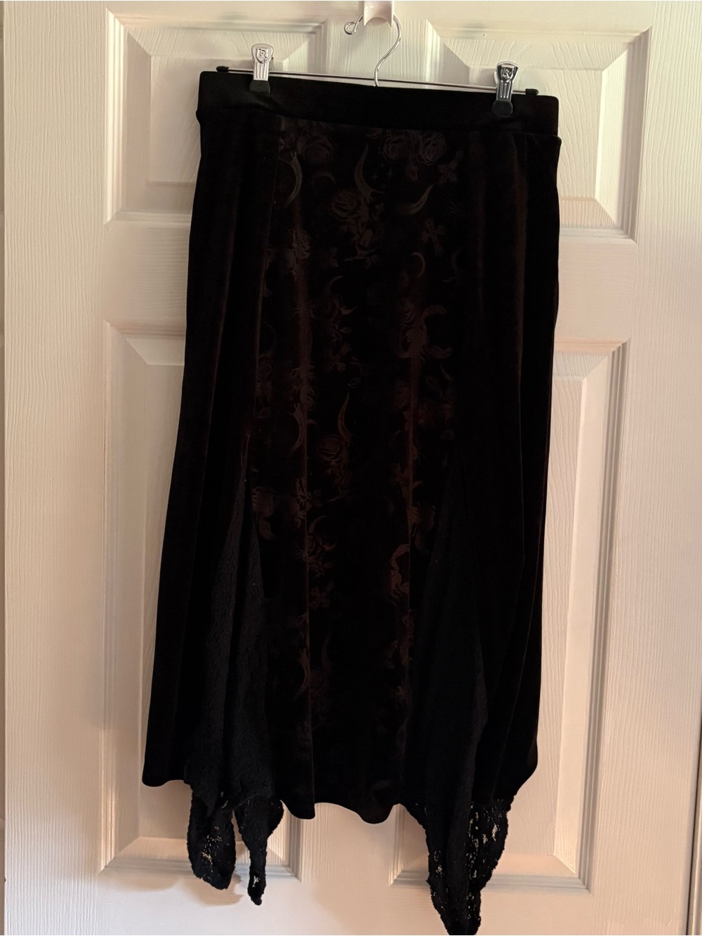 Hot Topic Women’s Velvet Maxi Skirt Black Medium Celestial Lace Cross Rose